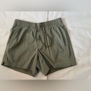 Men’s VRST Lined 5” Everyday Olive Green Drawstring Shorts. Size Small